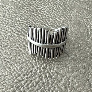 Elegant Silver Band Ring